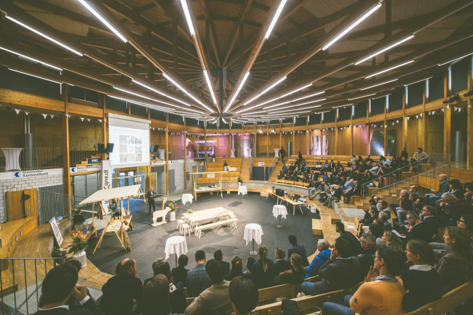 Bündner Arena am graubünden Markentag 2019 (© Marke graubünden, mattiasnutt.ch) Bündner Arena am graubünden Markentag 2019